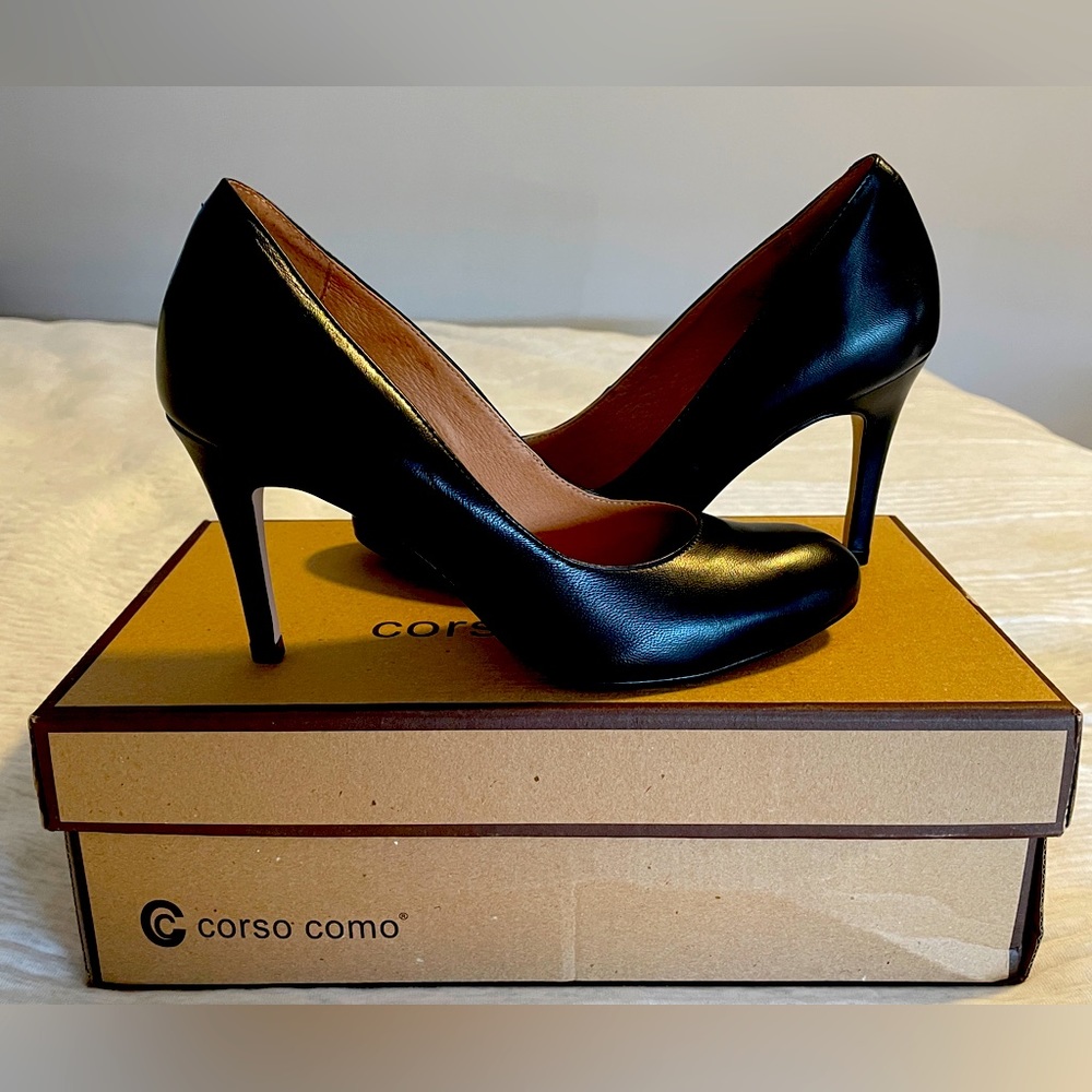 Corso Como black pumps, size 7.